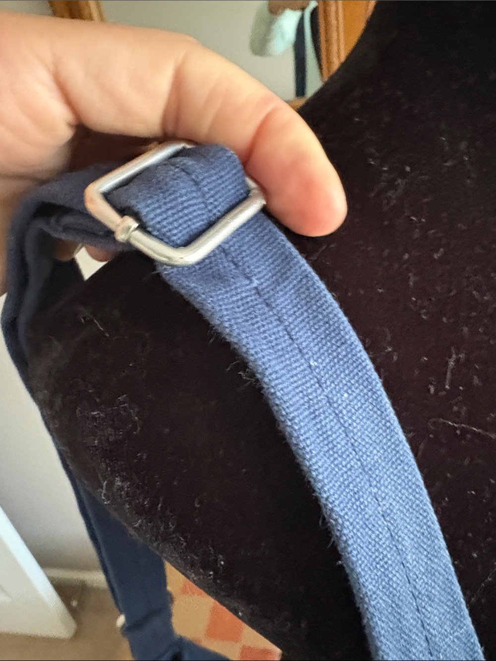 BAGGU Navy Canvas Messenger Bag with Small Pink Logo Accent - Picture 5 of 7